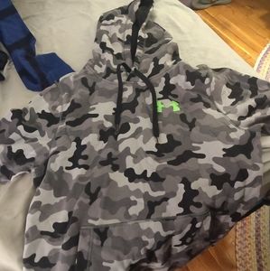 Under armour hoodie size men's large